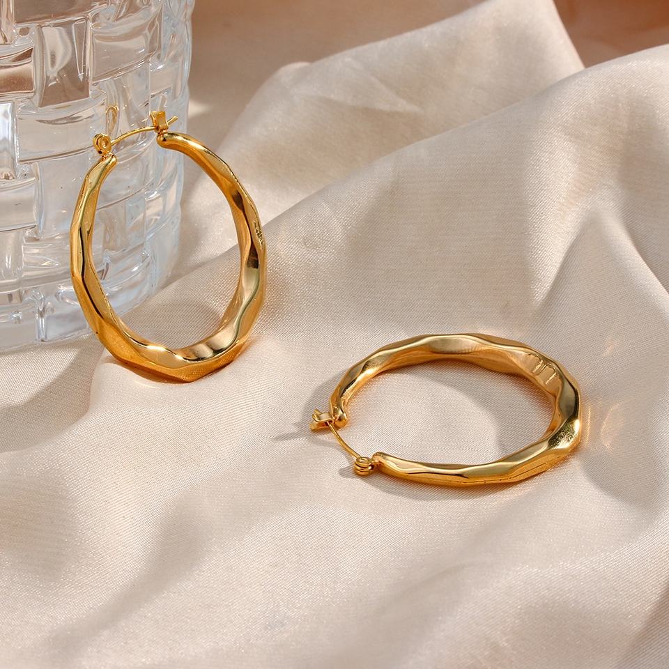 Aire Women's Gold Hoop Earrings | 18k Gold Plated, Waterproof, Hypoallergenic 1