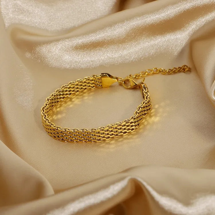 Ivy Women's Gold Bracelet | Waterproof Stainless Steel Chain 3