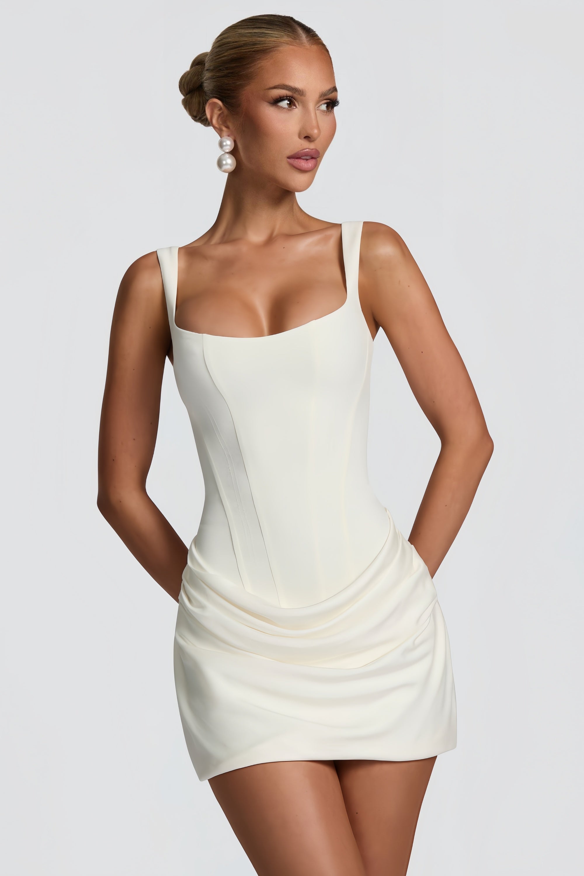 https://cdn.shopify.com/s/files/1/0949/8165/2827/files/Elegant_White_Ruched_Bodycon_Mini_Dress_3.jpg